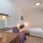 Marija 3* Трогір